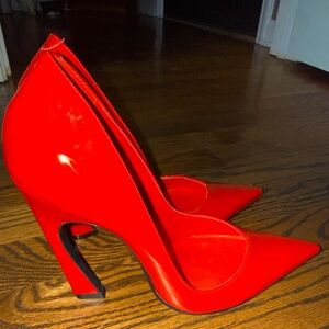 SCHUTZ Fiery Red LEXI PATENT PUMP
